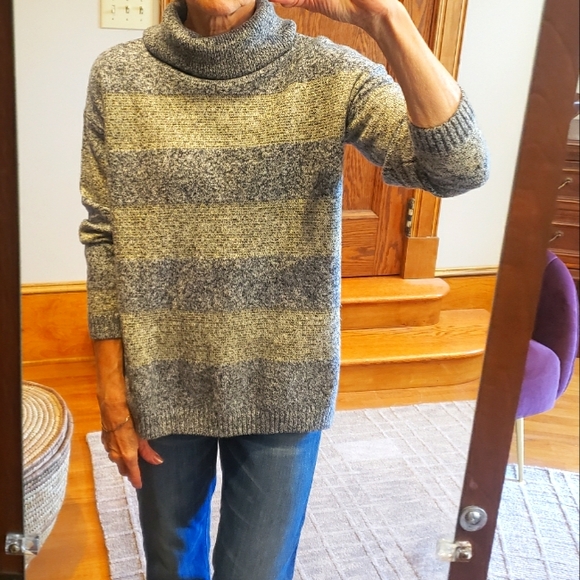 Tommy Hilfiger Oversized Turtleneck Sweater | Navy, Cream & Metalic Gold | XS - Picture 1 of 6